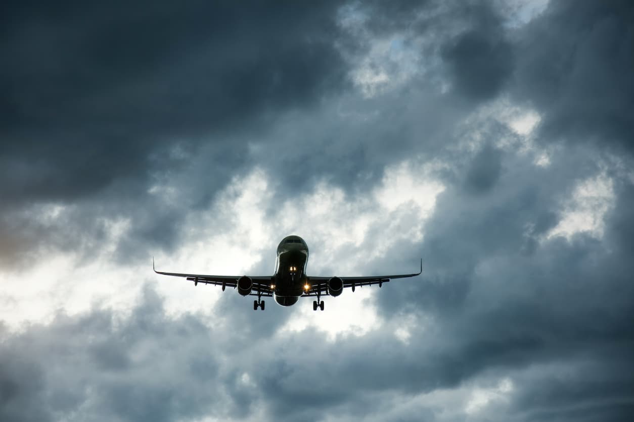 FAA alerta retrasos en vuelos por tormentas eléctricas en varios aeropuertos del país hoy 27 de mayo