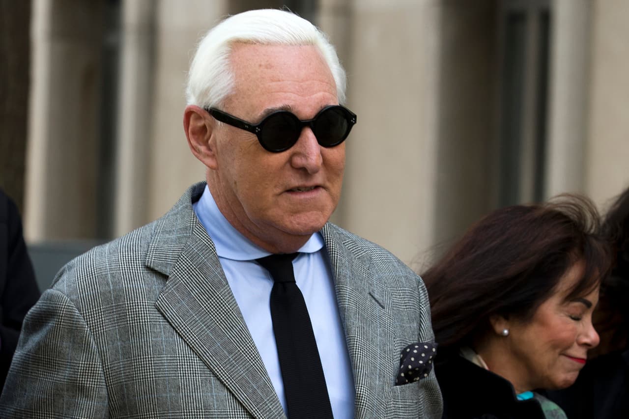 Trump conmuta la pena a su exasesor y amigo Roger Stone, condenado por obstruir una investigación del Congreso