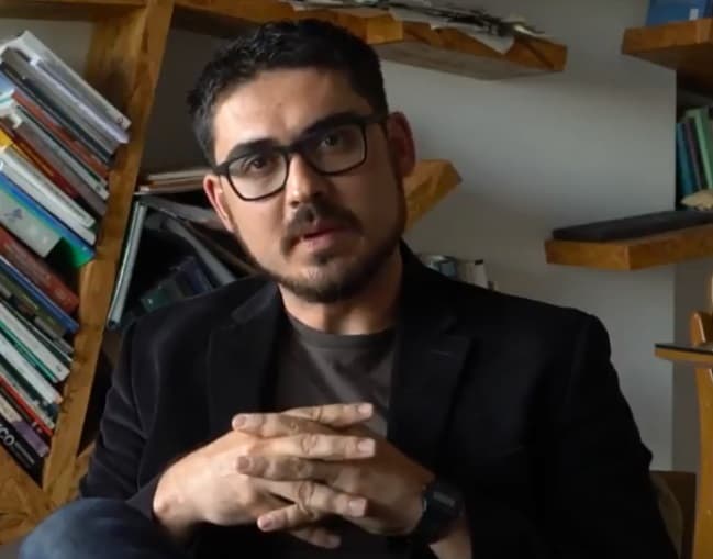 <b>SECRETARÍA DE DESARROLLO AGRARIO, TERRITORIAL Y URBANO: SECRETARÍA DE DESARROLLO AGRARIO, TERRITORIAL Y URBANO: </b>Su titular será
<b>Román Guillermo Meyer</b> Falcón, de 34 años. Es arquitecto por el Tecnológico de Monterrey y cuenta con una maestría en Gestión Urbana por la Universidad Politécnica de Cataluña. Sus proyectos están enfocados en el rescate del espacio público y colonias populares, salud pública, movilidad y políticas públicas. Román Guillermo es hijo del historiador y académico Lorenzo Meyer y la socióloga Romana Falcón. Dos de sus principales proyectos como titular de la dependencia serán pavimentar con concreto los accesos a cabeceras municipales en el estado de Oaxaca y el aseguramiento de disponibilidad de agua potable en el país a través de 13 regiones hidrológicas.