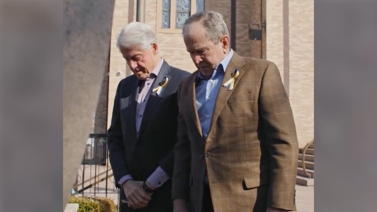 Bill Clinton y George Bush expresan su solidaridad con el pueblo de Ucrania en iglesia de Chicago