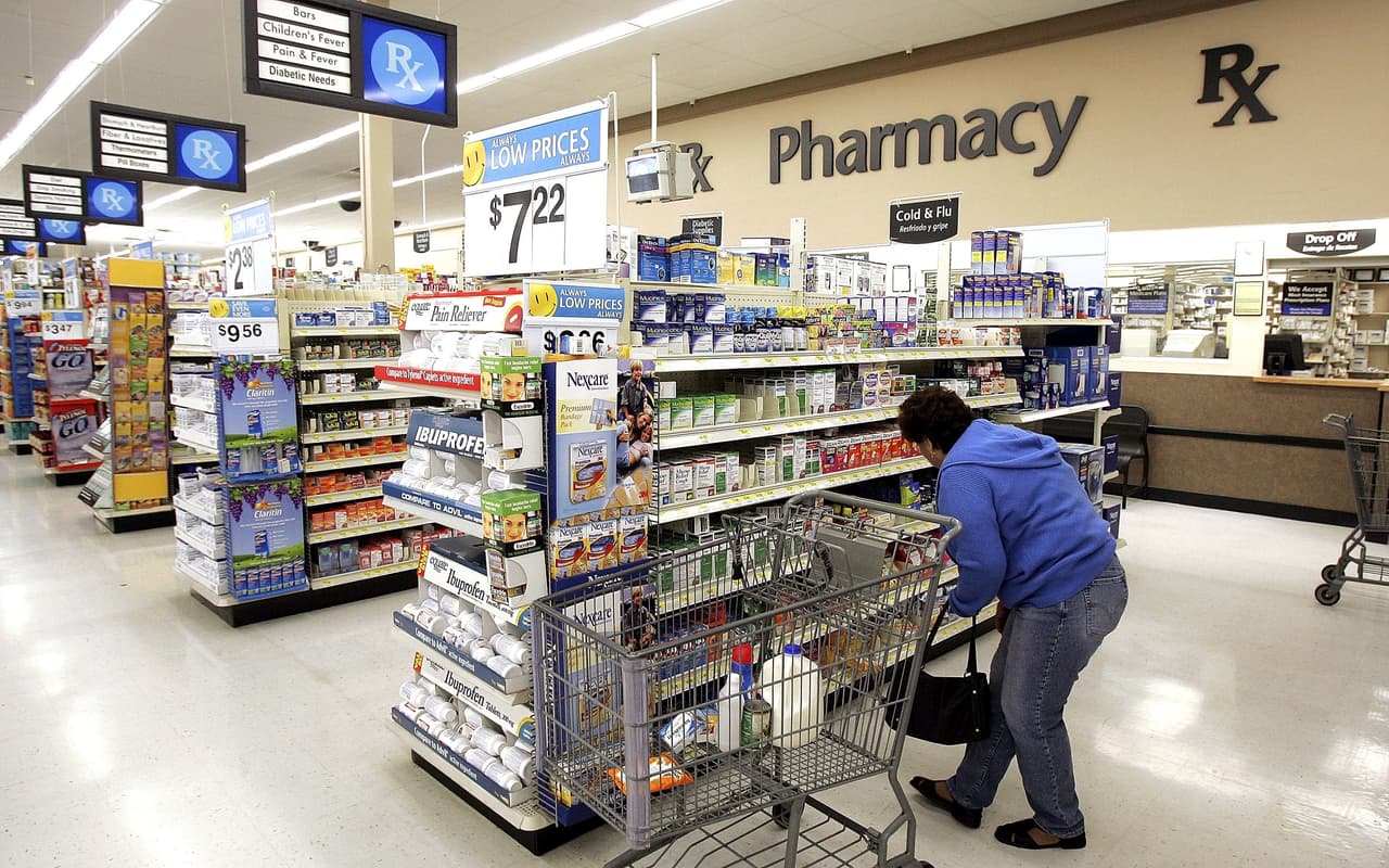 Pero, ¿realmente por qué no se encuentran estas medicinas en Estados Unidos? Puede ser por problemas de fabricación y calidad, retrasos relacionados con la logística a lo largo de la cadena de suministro y la falta de incentivos para que los fabricantes suministren medicamentos que consideran que no son tan rentables como esperaban.