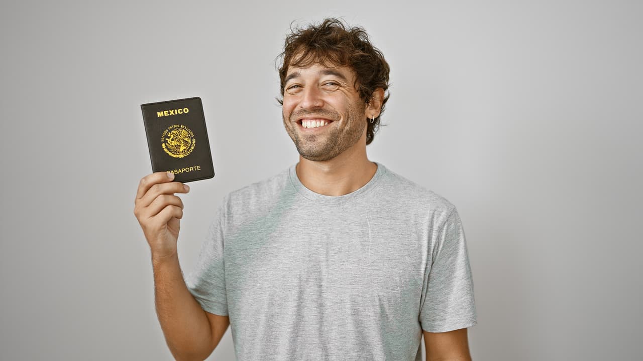 Estos son los requisitos para tramitar el pasaporte mexicano en el consulado