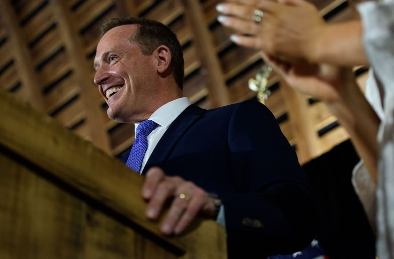 <h3 class="cms-H3-H3">Ted Budd, candidato republicano al Senado por Carolina del Norte</h3>
<br>
<br>🗳️ Budd compite contra la demócrata Cheri Beasley para ocupar el escaño que dejó vacante el senador republicano Richard Burr.
<br>
<br>🗳️ “Millones de estadounidenses creen que hubo problemas consecuentes en las elecciones presidenciales de noviembre”, dijo Budd en un comunicado difundido el 22 de diciembre de 2020.
<br>