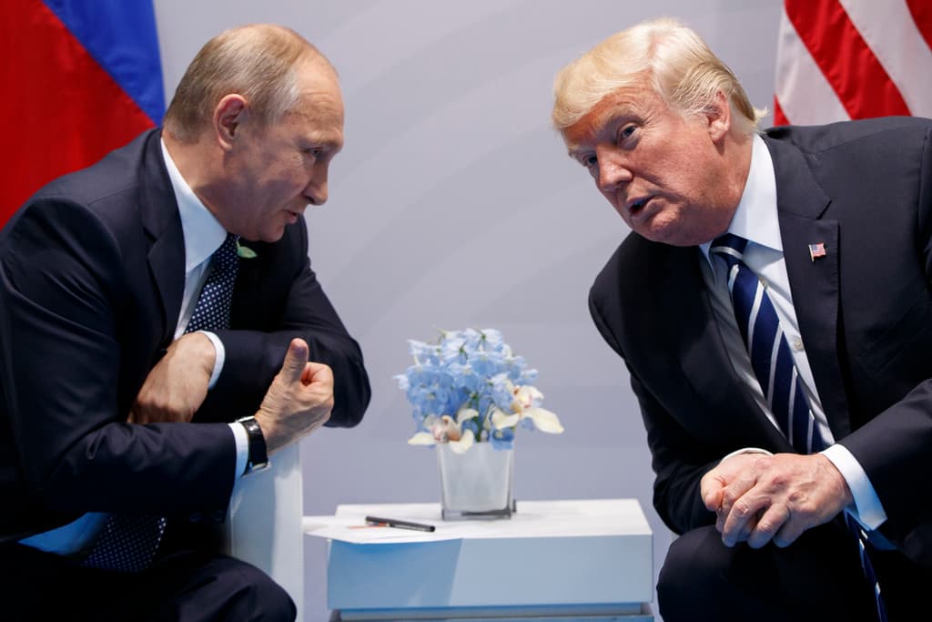 Diplomático explica por qué la cumbre Trump-Putin es de novatos y está politizada