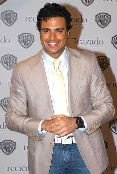 Luego, el empresario se casó con la modelo Tony Starr, con quien tuvo dos medios hermanos del actor: Alexia y Jorge.
<br>