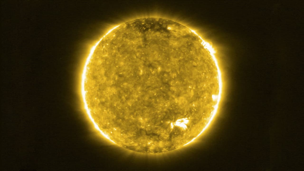Una de las primeras tomas de nuestra estrella realizada por la sonda
<i>Solar Orbiter</i> muestra al astro en todo su esplendor, parte de la primera serie de imágenes de un proyecto que involucra a la NASA y a la Agencia Espacial Europea. Son las fotografías más cercanas que se han hecho del Sol en la historia.