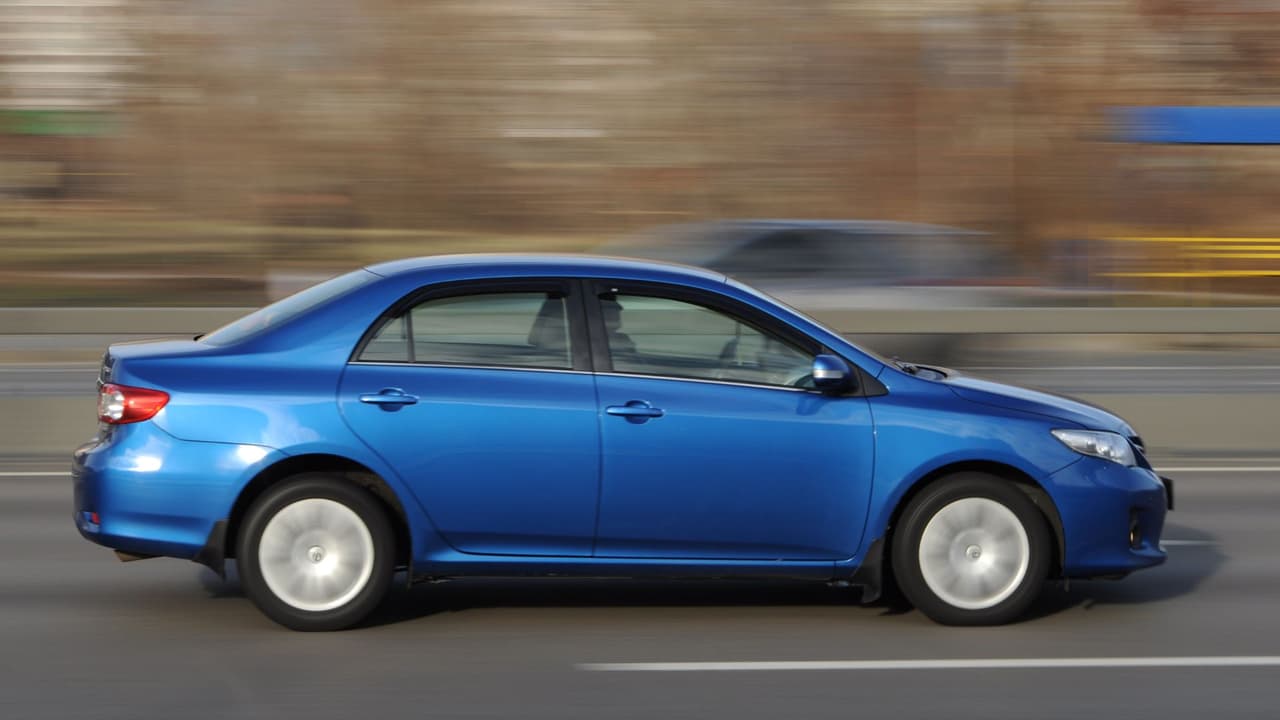 <b>El azul también aparece en la lista</b>, especialmente en autos más deportivos o juveniles, y
<b>el rojo tiene presencia en ciudades como Mission</b>, aunque no está en el top 5.