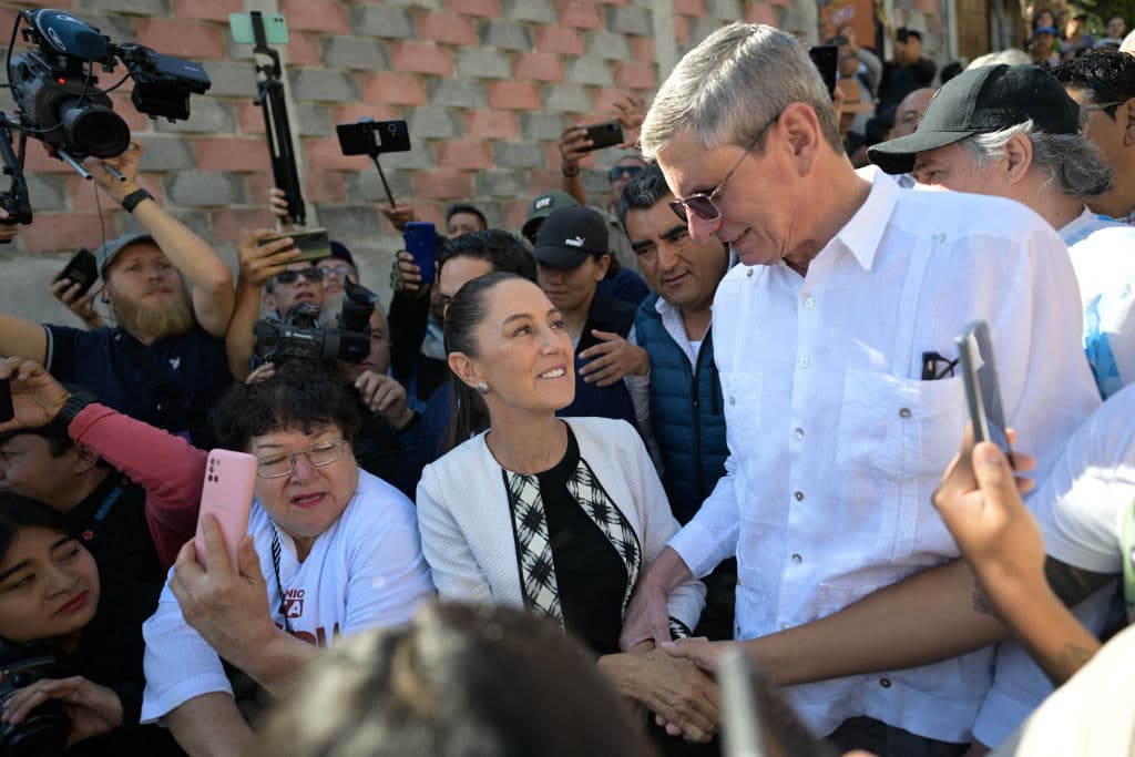 Se separaron 30 años y Facebook los reunió: la historia de Claudia Sheinbaum y su esposo Jesús Tarriba