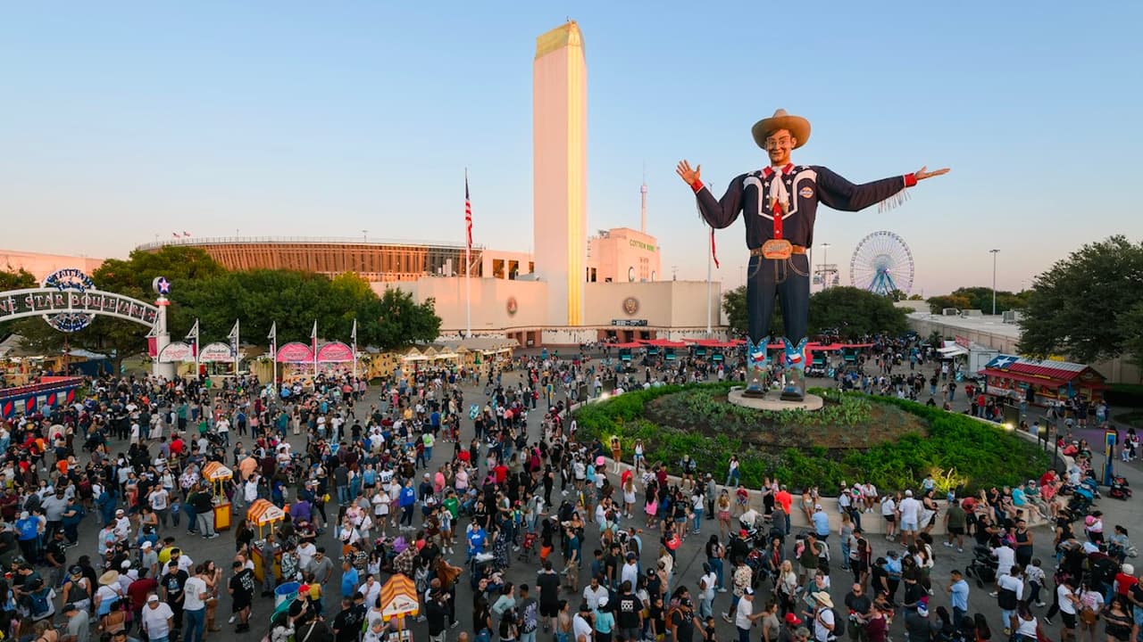 El
<b>viernes 29 de septiembre arranca uno de los eventos más esperados</b> en el estado de la estrella solitaria, se trata de la Feria Estatal de Texas. Música, juegos y
<i>¡mucha comida! </i>Te presentamos parte de lo que podrás encontrar en su menú para este año.