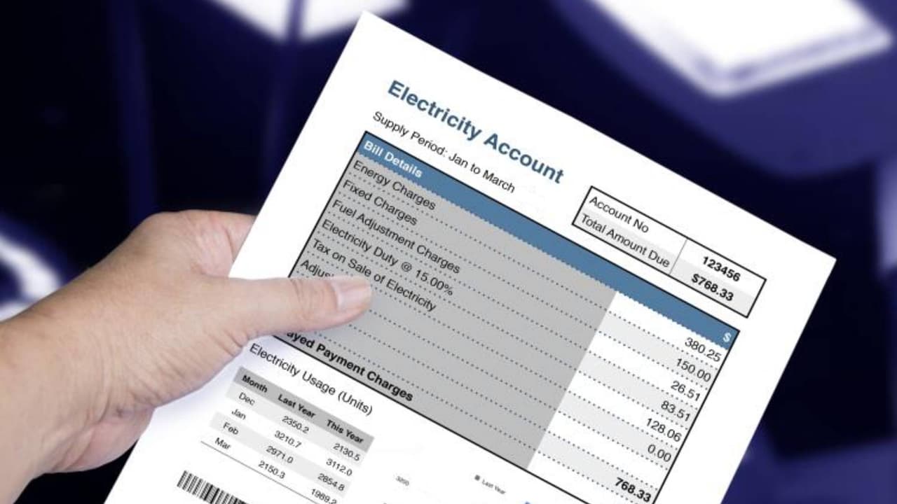 Y finalmente deberás entregar
<b>dos comprobantes de residencia</b> del estado de Arizona, como pueden ser:
<br>- Factura de servicios (luz, agua, gas, teléfono),
<br>- Estado de cuenta de la tarjeta de crédito,
<br>- Estado de cuenta del banco,
<br>- Póliza de seguros.