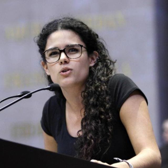 <b>SECRETARÍA DE TRABAJO:</b> Cuando en diciembre ocupe su cargo, Luisa María Alcalde tendrá 31 años y será la titular más joven del gobierno. Es licenciada y maestra en Derecho. Su mayor reto será que el salario mínimo pase de 88 pesos al día (4.7 dólares) a 171 pesos (8.9 dólares) en 2024, cuando termine el sexenio. “Hasta ahora, la política de salario mínimo ha sido decreto presidencial. Fue decisión de los gobiernos mantener el salario por debajo de las líneas de bienestar”, ha dicho sobre el tema.