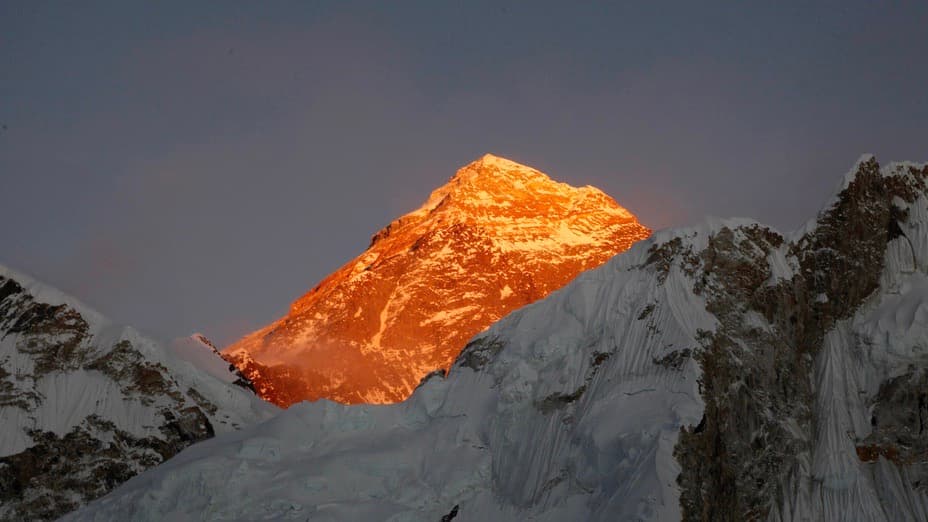 El increíble motivo por el que el monte Everest, la montaña más alta del mundo, sigue creciendo sin parar
