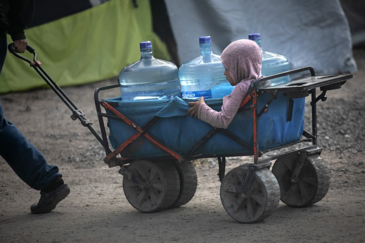 El alcalde de Brownfiled, Texas,
<a href="https://www.facebook.com/MayorTrey/" target="_blank">Trey Méndez, anunció en su página de Facebook</a>, que a partir de este jueves "se permitirá cruzar a personas del campamento migrante de Matamoros, con excepción de aquellos cuyo caso ya ha sido negado por el tribunal". Méndez añadió que la operación se desarrollará de 10 a 14 días seguidos y a quienes no tengan una prueba de covid-19 negativa no se les permitirá el ingreso a EEUU.
