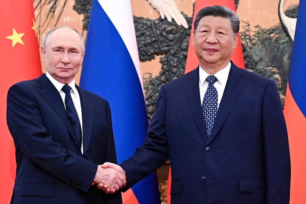 Xi recibe a sus "viejos amigos" Putin y Kim para un desfile militar con un guiño desafiante hacia Occidente