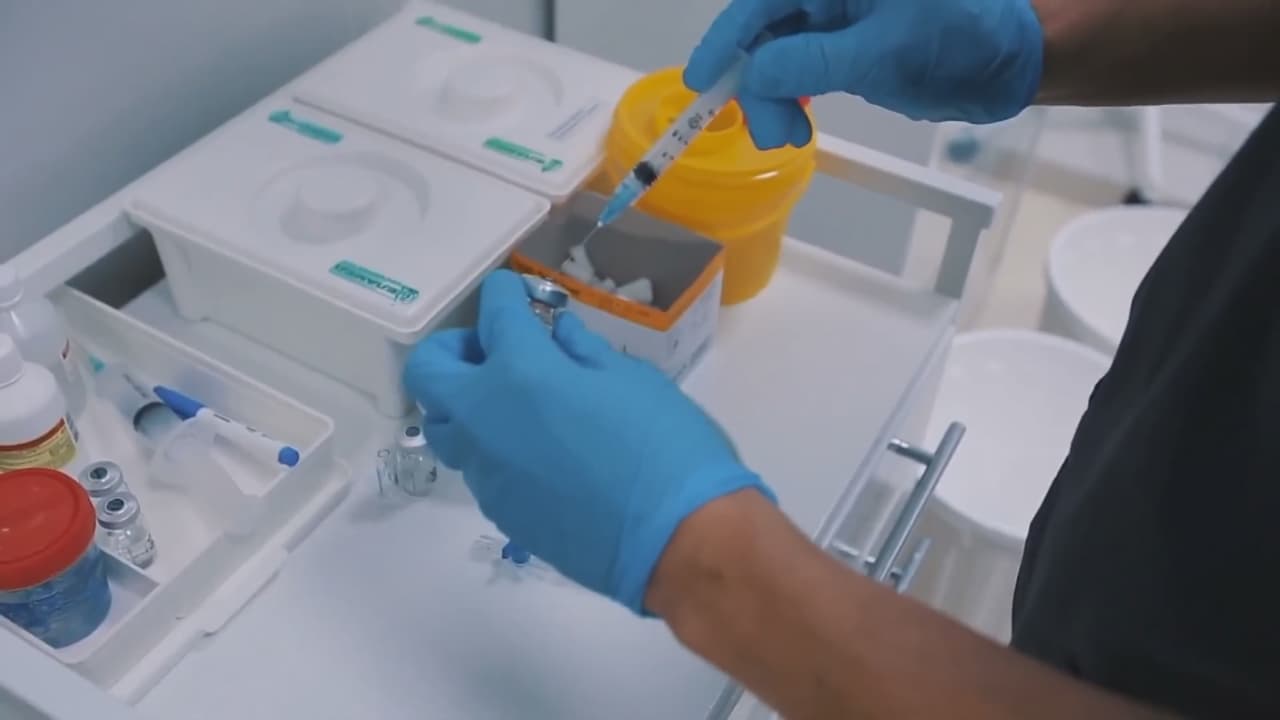 Nueva subvariante de ómicron tiene a autoridades médicas del sur de Florida en alerta