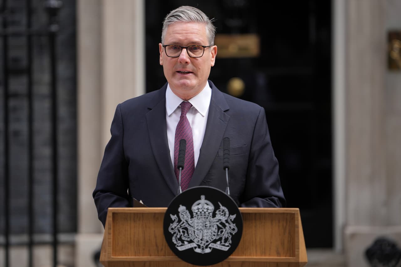 Starmer anuncia que renunciará como primer ministro británico y Burnham confirma su candidatura