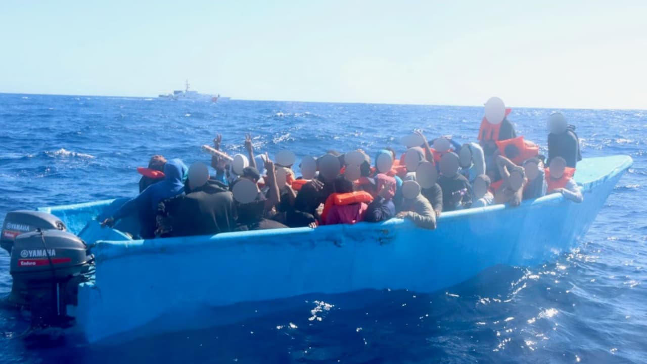 Guardia Costera y Armada Dominicana salvan a 108 migrantes en el mar cerca de Puerto Rico