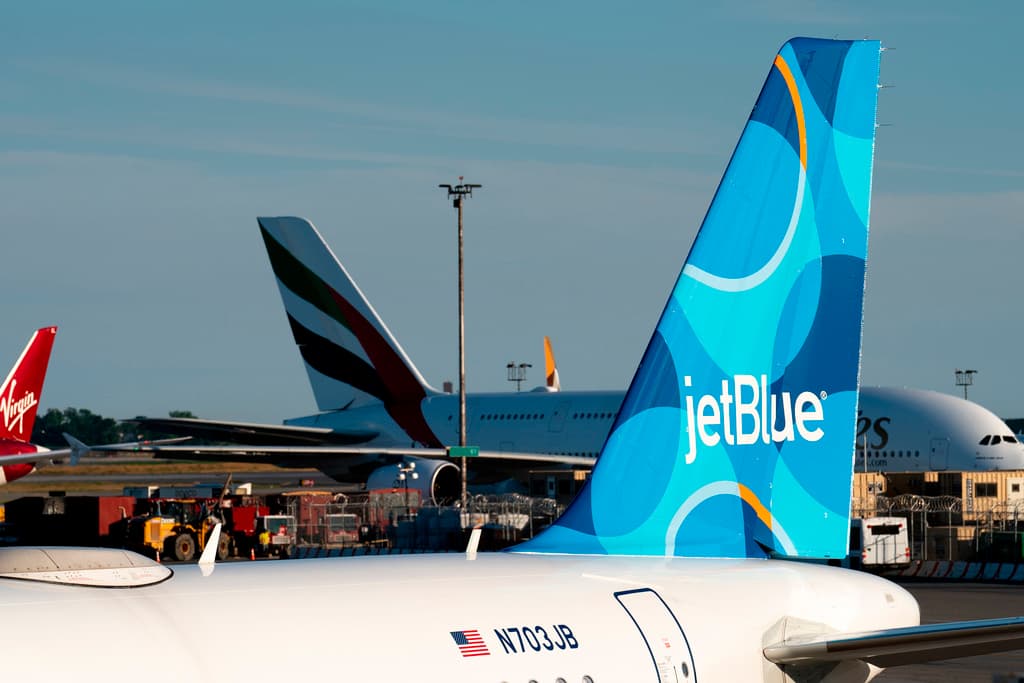 Hallan dos cadáveres en el tren de aterrizaje de un avión de JetBlue