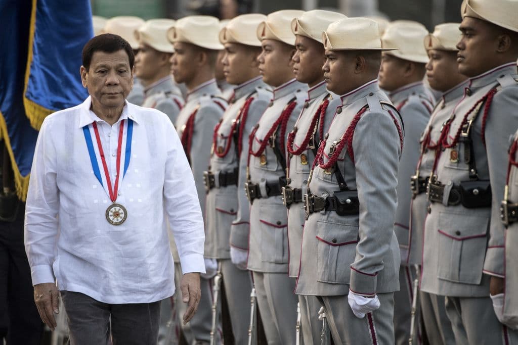 “Dispárenles en la vagina”: la orden que el presidente filipino dio a sus tropas para combatir a mujeres guerrilleras