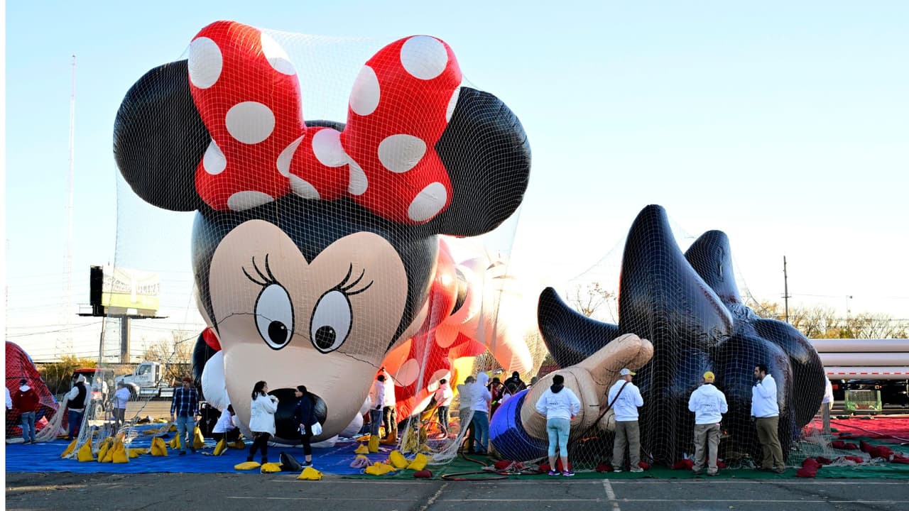 Contará con
<b>5,000 voluntarios, 17 globos de gran tamaño, 22 carrozas decoradas</b>, más de 700 payasos y 11 bandas de música.
<br>