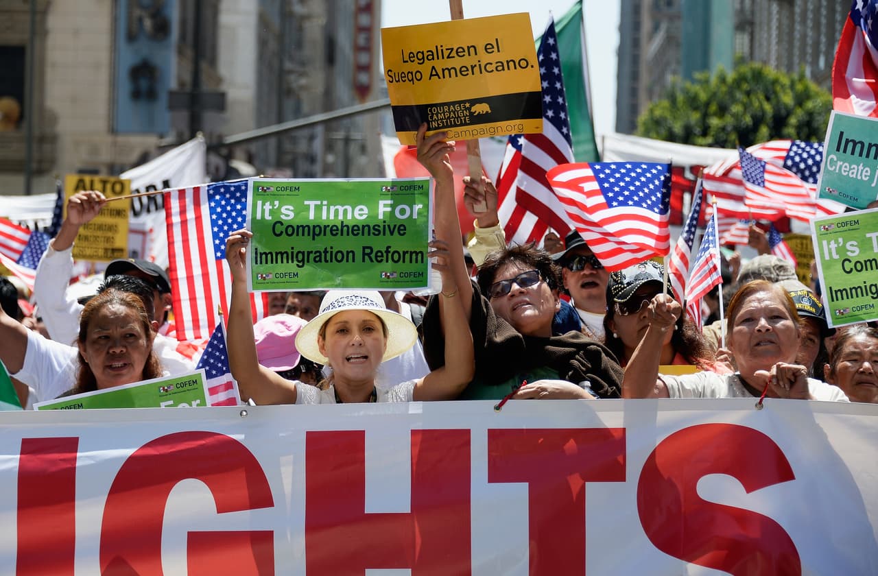 “Se me hace un poco difícil que el Congreso vaya a pasar este estatuto porque no se resolvió la situación de muchas personas que todavía están esperando su residencia a través del registro”, expresó el abogado experto en temas de inmigración.