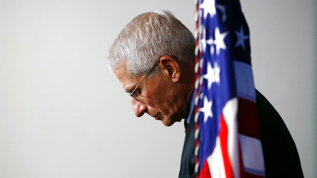 Cómo la "venganza" de Trump contra sus enemigos políticos comenzó a solo días de su toma de posesión