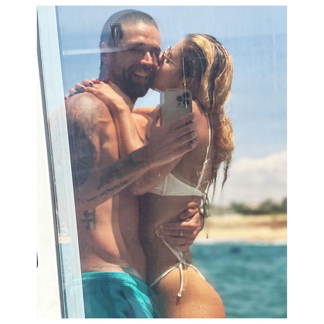 "
<b>Por supuesto que me volvería a casar</b>, y si todo va a bien, que así será, por qué no, llegar al altar", contó al programa Hoy el 20 de octubre.