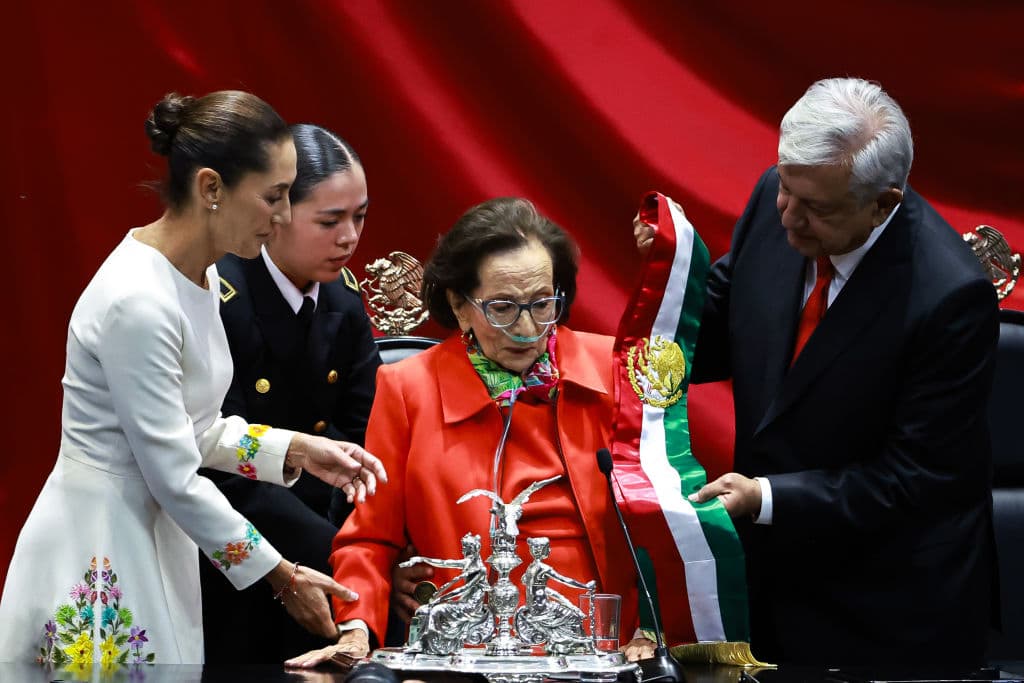 Muere a los 94 años la presidenta de la Cámara de Diputados de México, quien entregó la banda presidencial a Sheinbaum