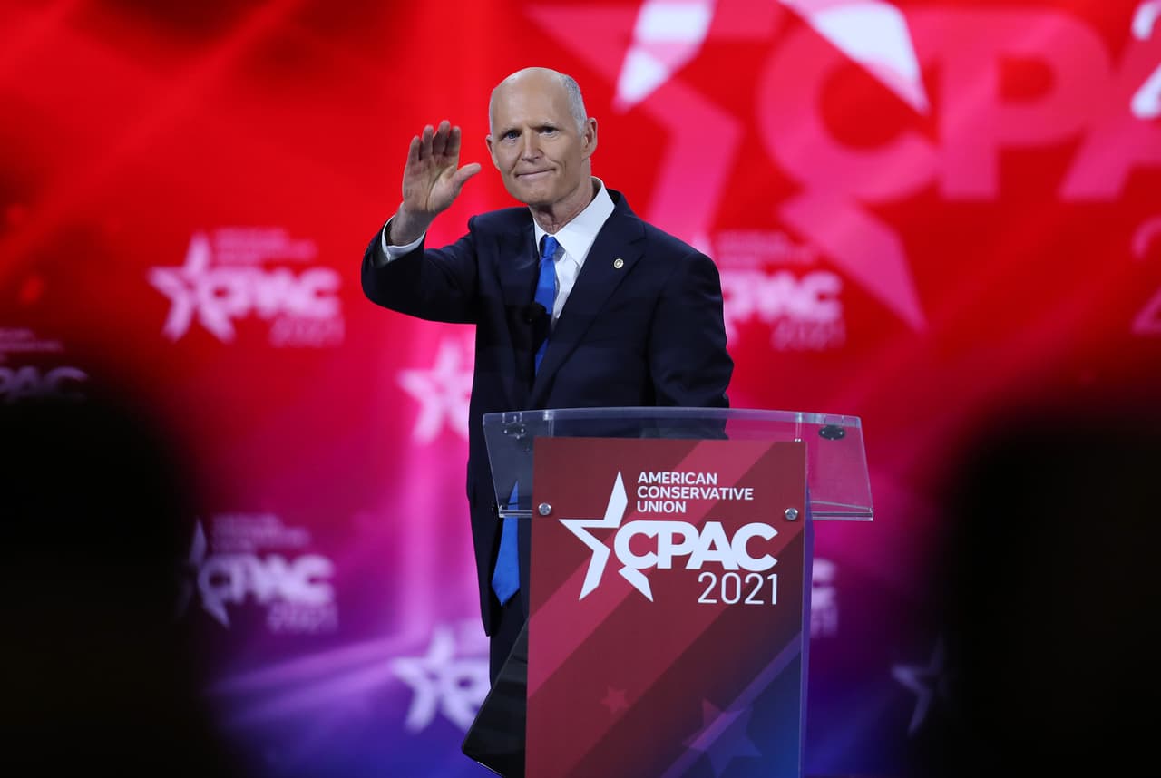 <h3 class="cms-H3-H3">Senador Rick Scott, de Florida</h3>
<br>
<br>🗳️ El senador fue electo al cargo en 2018 y su periodo actual termina en 2025.
<br>
<br>🗳️ En un comunicado difundido el 6 de enero de 2021, Scott subrayó que estaba dispuesto a escuchar los argumentos de los dos lados y mostró preocupación por las afirmaciones referentes a Pennsylvania. “Escuché a los electores de Florida y de todo el país y escuché sus preocupaciones sobre la forma en que se llevó a cabo esta elección”, señala.
<br>