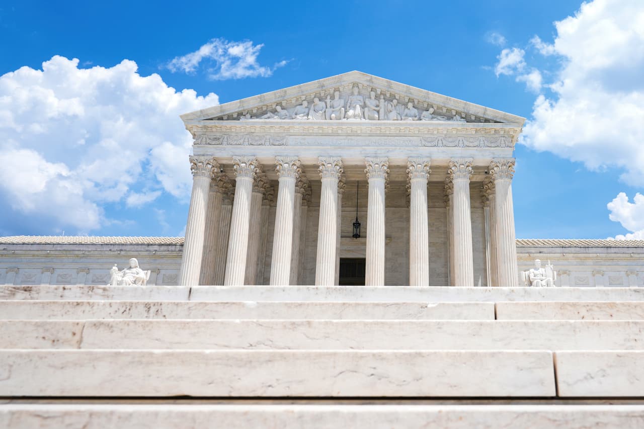 La Corte Suprema permite a los estados contabilizar los votos por correo que lleguen con retraso, en un revés para Trump