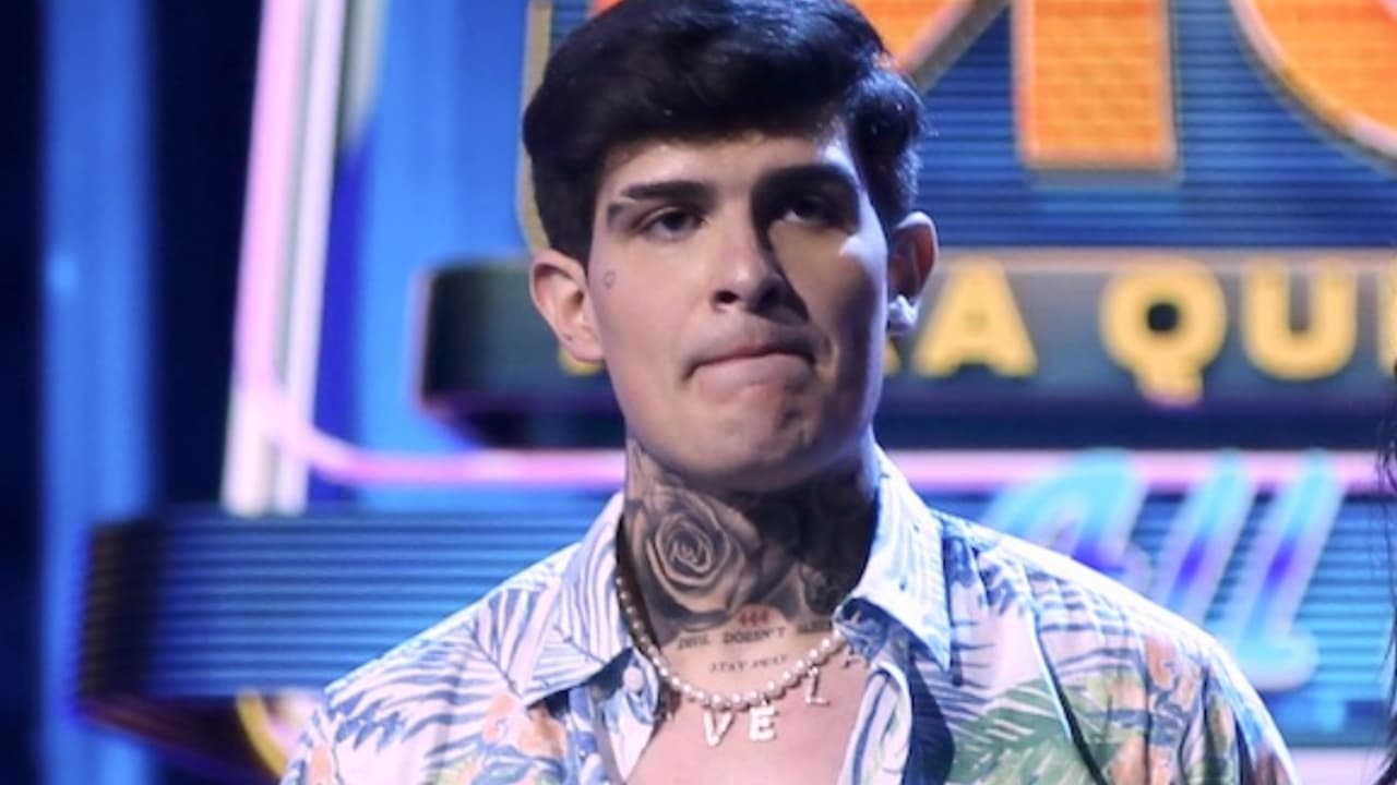 Adriel Favela reacciona con insulto hacia reportero por llamarlo a él y a su novia "payasos"