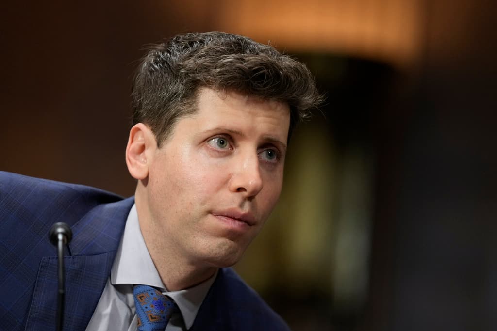 Sam Altman regresa a OpenAI pocos días después de ser despedido y con una nueva junta directiva