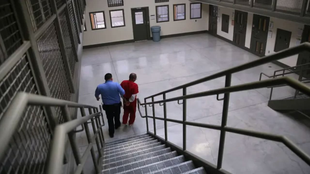 Hombre es sentenciado a 10 años de prisión por abusar de menor a la que contactó por redes sociales