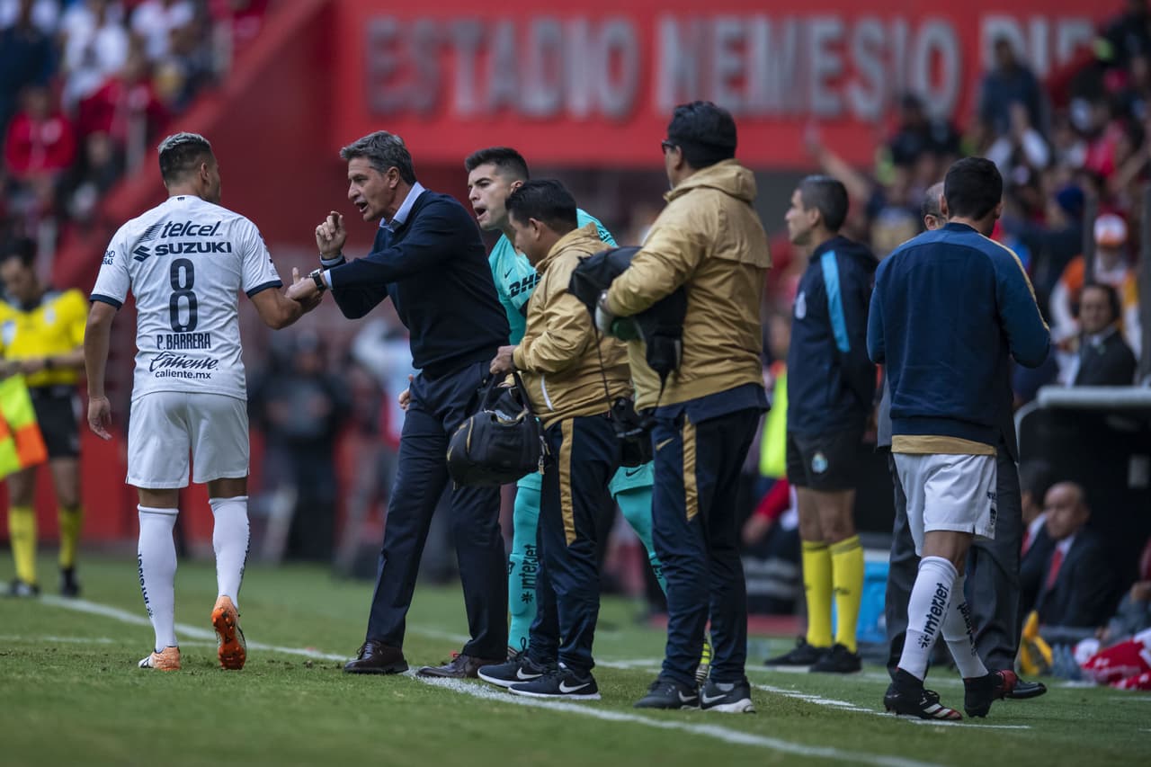 ¡Míchel no fue! Directiva decidió salidas de Saldívar y Barrera de Pumas