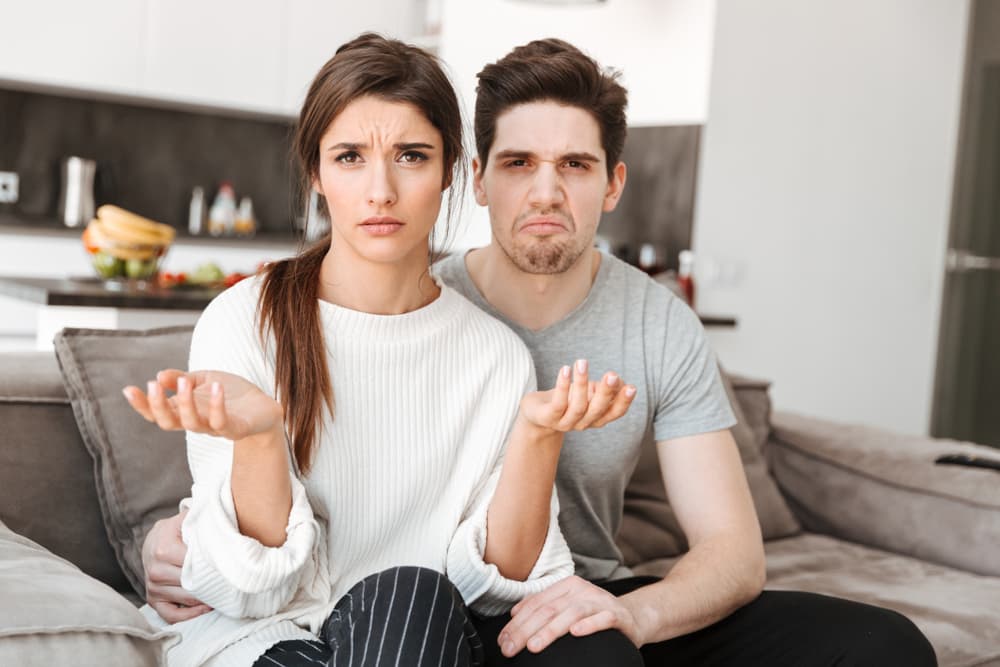 <b>Leo con Piscis, una relación con sentimientos de culpa</b>
<br>Debido a la naturaleza pisciana tienden a experimentar sentimientos de culpa pues su pareja anda con la cabeza en las nubes y cuando algo sale mal culpa al Karma y a su propia manera de actuar de lo que está sucediendo, lo cual saca de quicio a Leo.