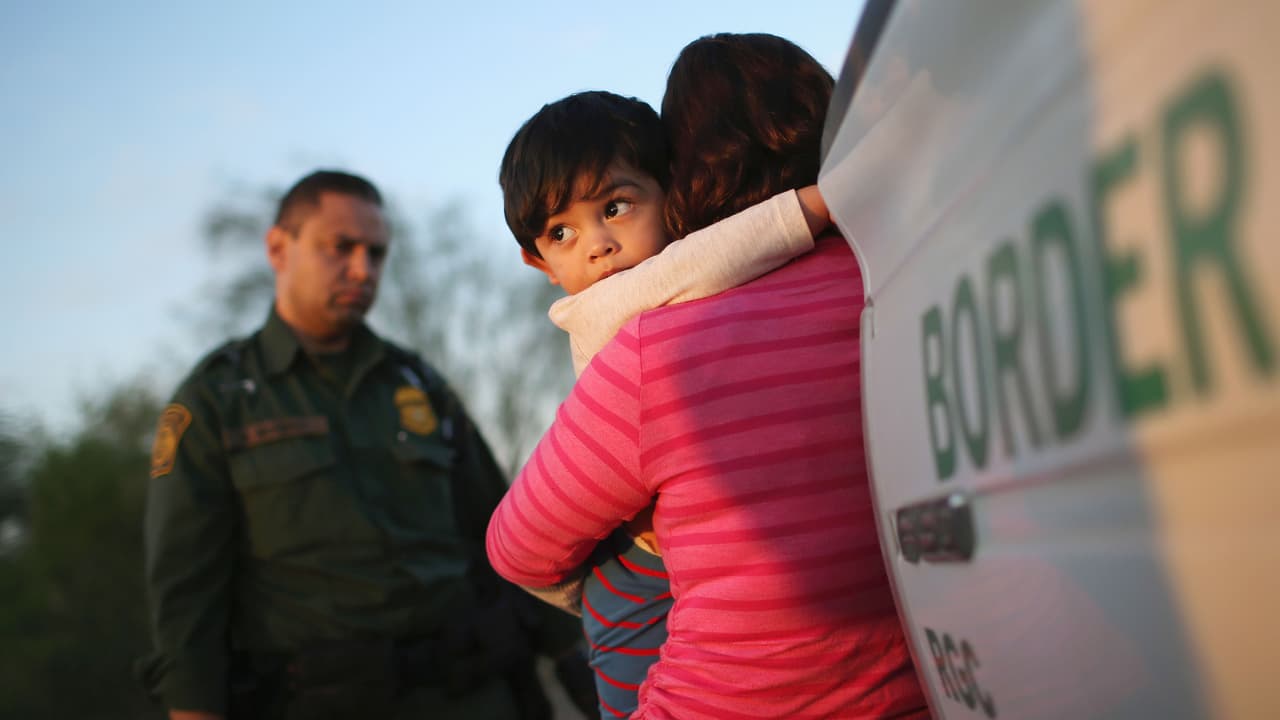“Es muy importante conocer los riesgos”: esto puedes hacer si tus familiares migrantes fueron desplazados fuera del estado al que llegaron