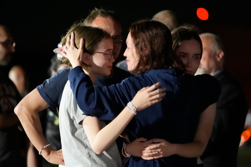 Llega a EEUU el grupo de prisioneros liberados por Rusia tras histórico canje con Putin: Biden y Kamala los reciben en Washington