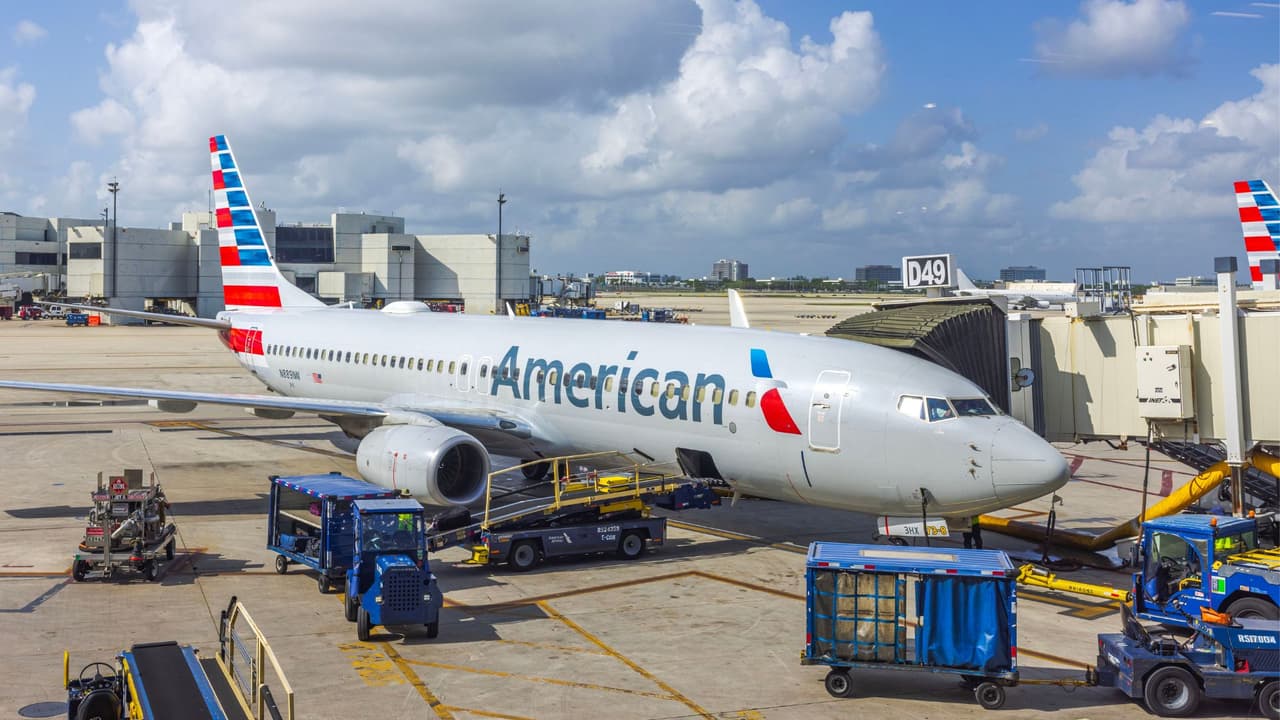<h3 class="cms-H3-H3">En resumen</h3> American Airlines busca simplificar el proceso de abordaje y hacer que los vuelos sean más ágiles. Si cumples con las medidas, no tendrás problemas.
<br>
<b>El consejo sigue siendo el mismo: </b>mide tu equipaje, empaca de forma inteligente y llega preparado. Así evitarás sorpresas de último minuto y viajarás con más tranquilidad.