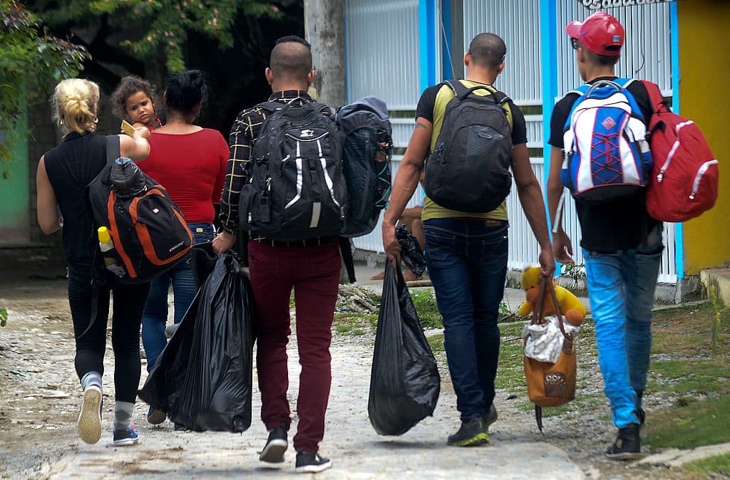 "El juez está dando orden deportación”: cruzaron la frontera hace un mes y temen los manden a Cuba