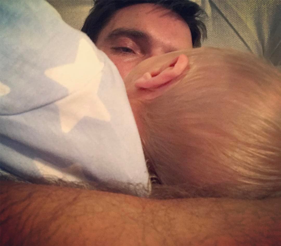 El actor se ha confesado "enamorado" de su hijo, aunque también ha sufrido las desveladas que da un recién nacido.