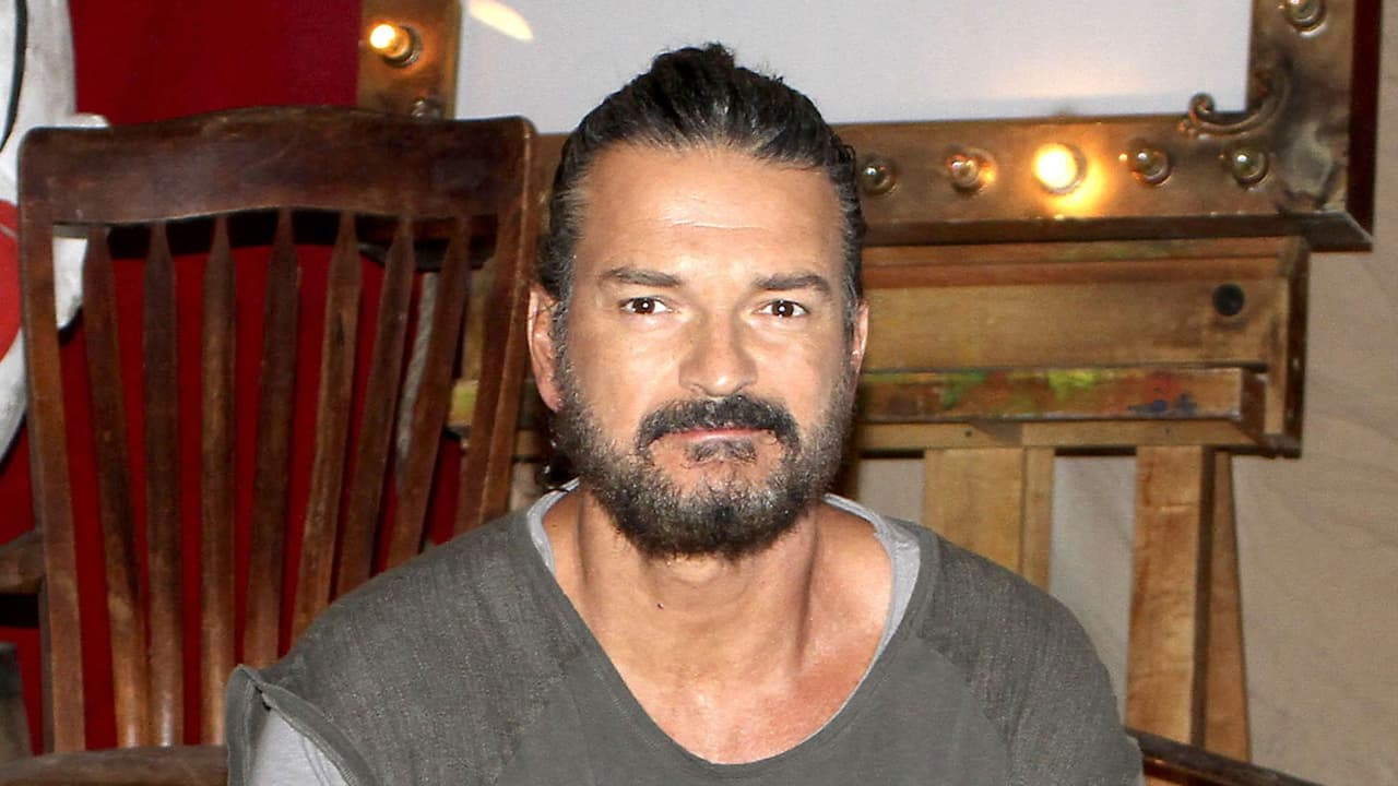Ricardo Arjona anuncia su retiro de los escenarios debido a complicaciones de salud