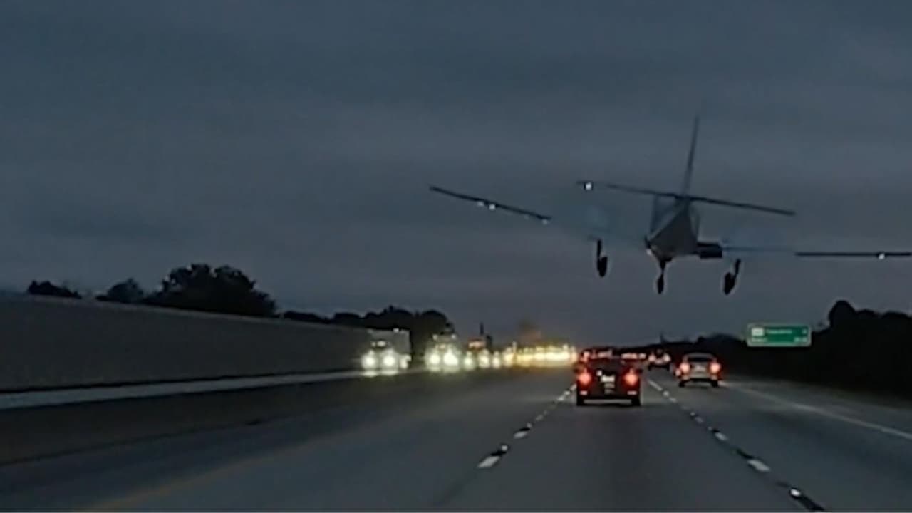 Capturan el momento en el que avioneta aplastó un auto en la I-95