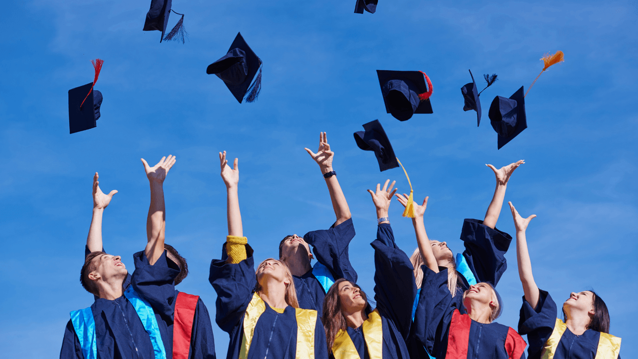Univision Foundation: Impulsando el Futuro de los Estudiantes a través de Becas y Galardones de Excelencia
