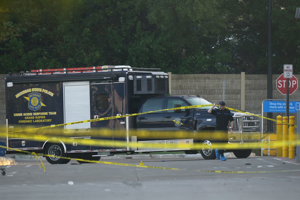 Planean presentar cargos de terrorismo y agresión contra el sospechoso del apuñalamiento múltiple en un Walmart de Michigan