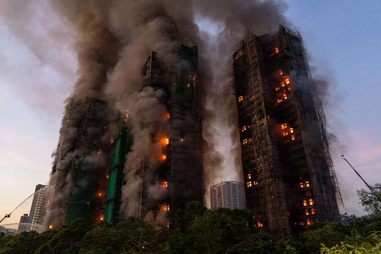 Hong Kong acusa a siete personas y dos empresas por el incendio masivo que causó 168 muertos