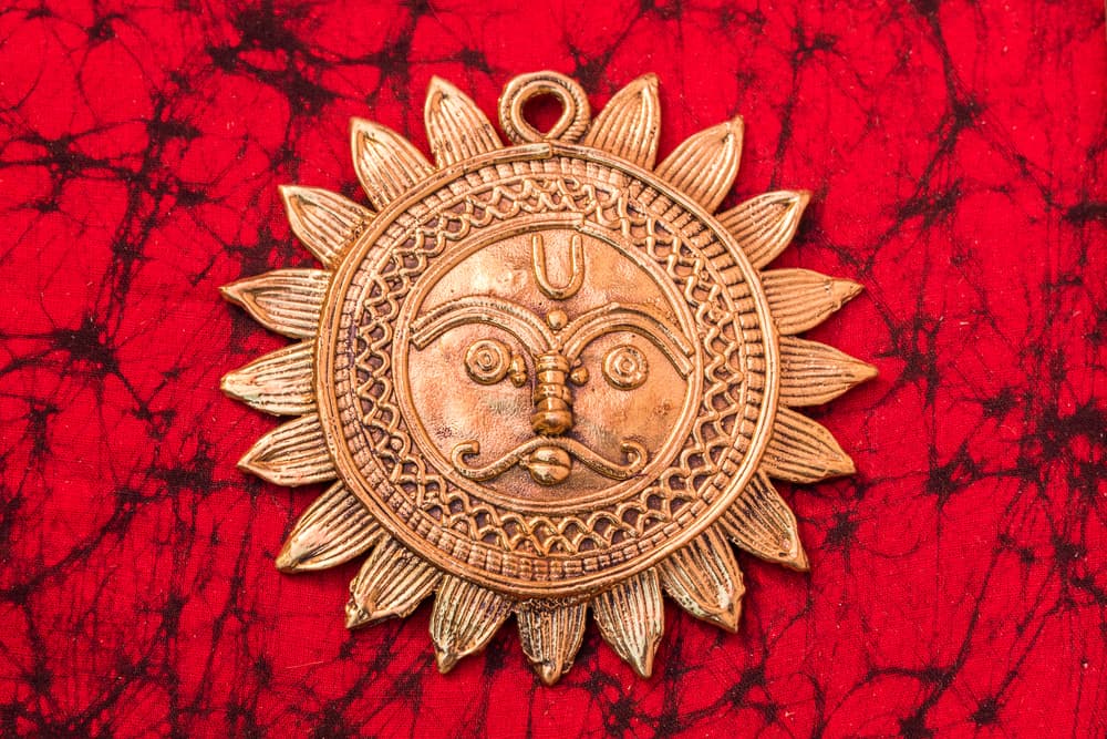 <b>LIBRA</b>
<br>Así como para Tauro es la luna, para un Libra es el Sol el que les dará abundancia. Cuélgalo de tu cuello y te dará un sinfín de energía y bienestar.