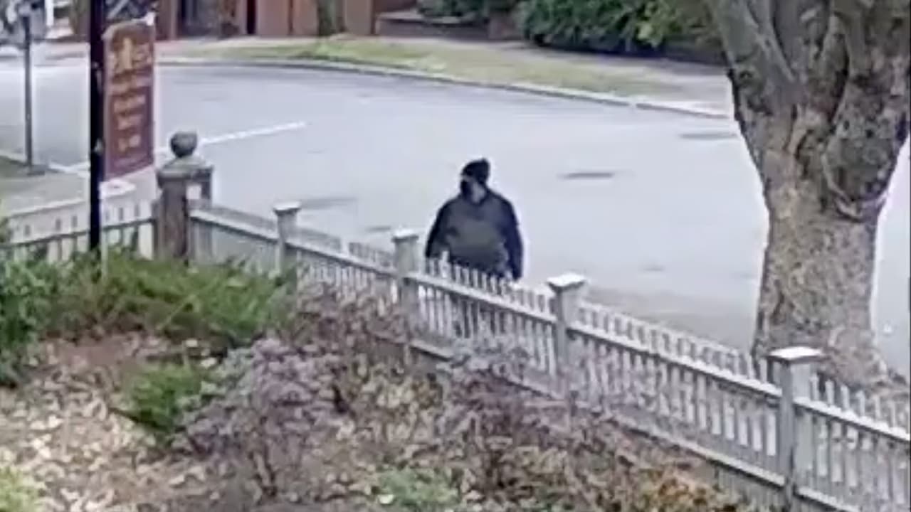 Difunden imágenes del sospechoso del tiroteo en la Universidad Brown e identifican a víctimas