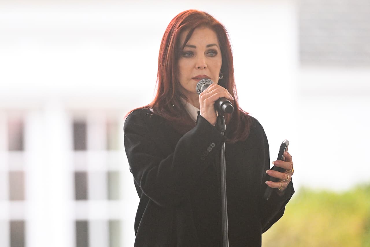 En el texto llamó a su madre "un ícono, un modelo a seguir, una superheroína para muchas personas sobre el mundo".
<br>