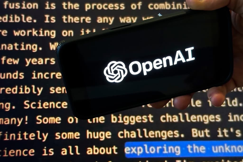 Microsoft ofrece contratar (e igualar el salario) de todo el personal de OpenAI tras el despido de Sam Altman