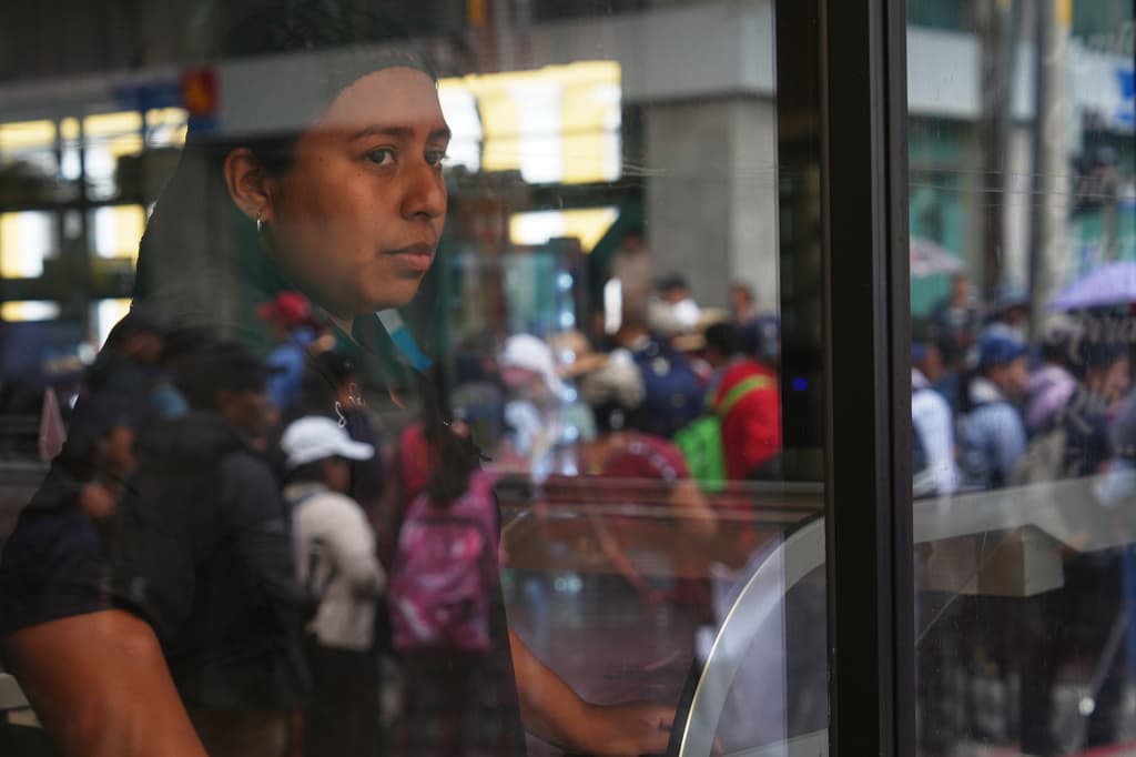 Aumenta tensión en Guatemala por bloqueos de transportistas contra el alza al combustible